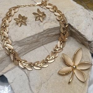 Vintage Crown Trifari Choker Necklace & Earrings & Brooch Set Italian